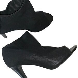 TAHARI Peep Toe Ankle Bootie Heels Black 7.5